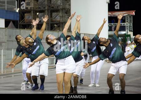 Sao Paulo, Brasilien. 17 Jan, 2020. Januar 17, 2020: Mitglieder der Imperador do Ipiranga Samba Schule an der Generalprobe für die bevorstehende Sao Paulo Karneval 2020 nehmen, am Anhembi Sambadrome. Die Parade findet am 21. Februar und 22. (Bild: © Paulo Lopes/ZUMA Draht) Credit: ZUMA Press, Inc./Alamy leben Nachrichten Stockfoto