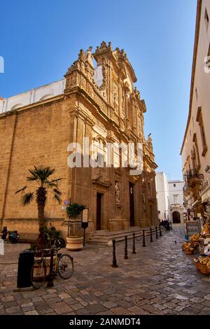 Sant'Agata Kathedrale in einem hellen, sonnigen Tag in Gallipoli, Salento, Apulien, Italien Stockfoto