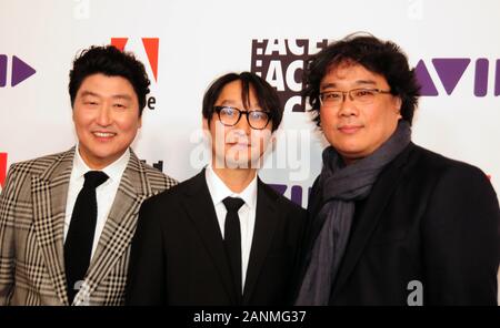 Beverly Hills, Kalifornien, USA, 17. Januar 2020 Schauspieler Song Kang-ho, editor Yang Jin-mo und Produzent/Autor/Regisseur Bong Joon-ho nehmen an der 70. jährlichen ACE Eddie Auszeichnungen am 17. Januar 2020 im Beverly Hilton Hotel in Beverly Hills, Kalifornien, USA. Foto von Barry King/Alamy leben Nachrichten Stockfoto