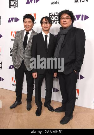 Beverly Hills, Kalifornien, USA, 17. Januar 2020 Schauspieler Song Kang-ho, editor Yang Jin-mo und Produzent/Autor/Regisseur Bong Joon-ho nehmen an der 70. jährlichen ACE Eddie Auszeichnungen am 17. Januar 2020 im Beverly Hilton Hotel in Beverly Hills, Kalifornien, USA. Foto von Barry King/Alamy leben Nachrichten Stockfoto