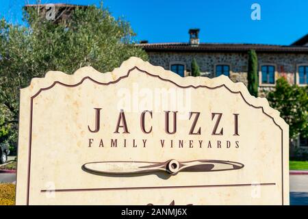 Jacuzzi Family Vineyards Wegweiser wirbt die Kellerei im Sonoma Valley Wine Country Stockfoto