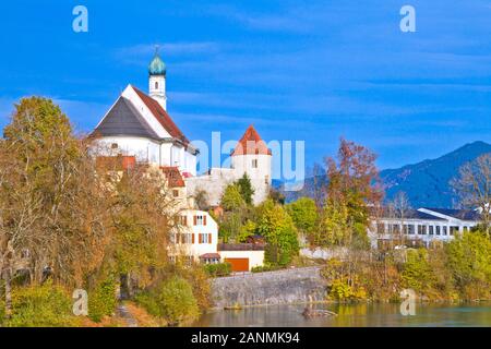 Blick auf die Stadt Füssen im Herbst am Lech, Bayern, Süddeutschland. Stockfoto