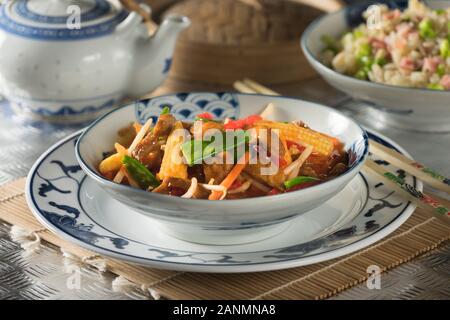 Chop Suey. Die chinesisch-amerikanische Rühren braten. Stockfoto