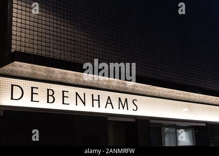 London, Großbritannien - 15 Januar 2020: Debenhams Geschäft vor Zeichen auf der Oxford Street Branch Stockfoto