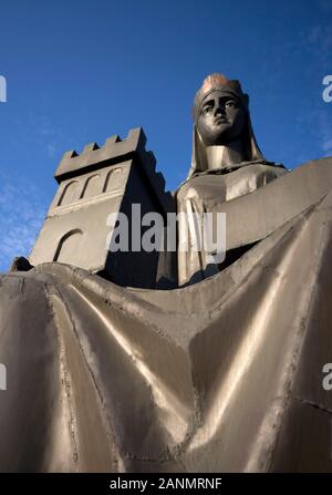 Statue der Heiligen Barbara auf dem Dach der Akademie für Bergbau und Metallurgie, AGH, Krakau, Polen Stockfoto