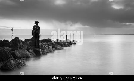 Beobachten Sonnenaufgang am Milford Strand, Auckland, Neuseeland Stockfoto