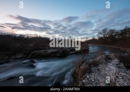 Flusslandschaft am Abend in süddeutschland, am rhein. Stockfoto