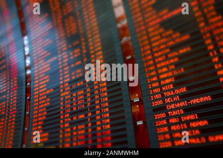 Flugverkehr, Flugplan - Abfahrt Liste Stockfoto