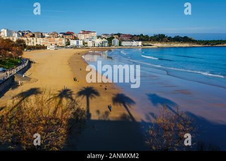 Panoramaaussicht, Sardinero Strand von Der Piquio Gärten, Santander. Kantabrien, Nordspanien. Europa Stockfoto