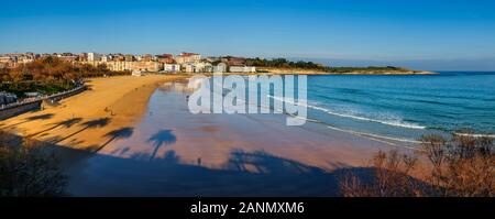 Panoramaaussicht, Sardinero Strand von Der Piquio Gärten, Santander. Kantabrien, Nordspanien. Europa Stockfoto