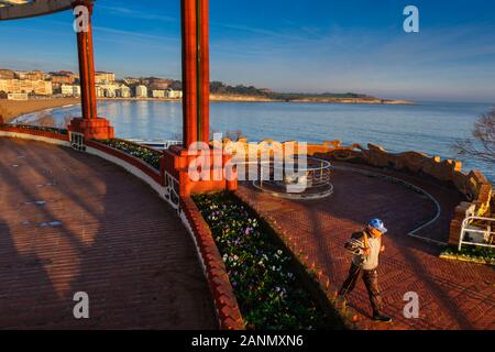 Panoramaaussicht, Sardinero Strand und Piquio Gärten, Santander. Kantabrien, Nordspanien. Europa Stockfoto