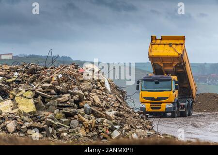 Schutt Ausbau Lkw auf einer Baustelle Stockfoto