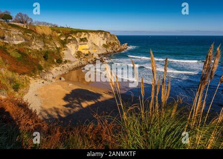 Strand Mataleñas, Cabo Menor. Santander, Kantabrischen Meer. Kantabrien, Nordspanien. Europa Stockfoto