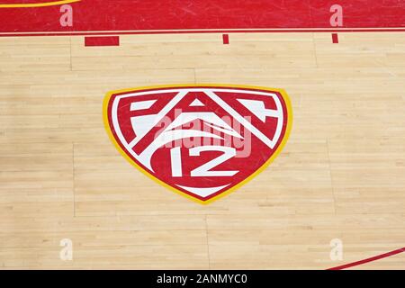 Detaillierte Ansicht der PAC-12 Conference Logo auf dem Jim Sterkel Gericht der Galen Center während einer NCAA College Basketball Spiel zwischen Southern California Trojans und Kalifornien goldenen Bären, Donnerstag, Januar 16, 2020, in Los Angeles. Die Trojaner besiegten die Bohnen, 88-56. (Foto von IOS/ESPA-Bilder) Stockfoto