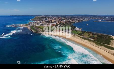Drone Luftaufnahme des Newcastle nobbys Beach Stockfoto