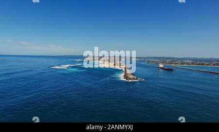 Weitwinkel Luftaufnahme von Nobbys Head in Newcastle Stockfoto