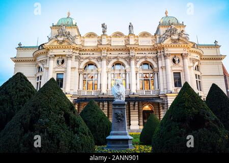 Krakauer Polen. Dezember 2019. Blick auf Das Juliusz Slowacki Theater in der Krakauer Altstadt in Polen Stockfoto