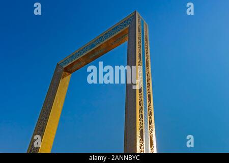Zabeel Park, Dubai - am 4. Januar 2020: Dubai Frame ist eine Ikone architektonische Sehenswürdigkeit in der Nähe der Star Gate von zabeel Park Stockfoto