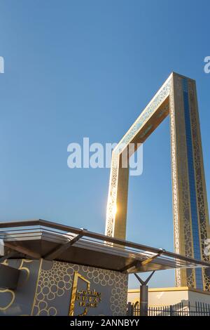 Zabeel Park, Dubai - am 4. Januar 2020: Dubai Frame ist eine Ikone architektonische Sehenswürdigkeit. Es ist das größte Bild der Welt. Stockfoto