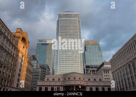 London, Großbritannien. 17 Jan, 2020. Winter Lights kehrt für ein sechstes Jahr zu Canary Wharf mit über 25 Installationen. Es zeigt Licht Kunst und interaktiven Installationen, die durch einige der innovativsten Künstler auf der ganzen Welt im Licht Kunst heute arbeiten. Credit: Guy Bell/Alamy leben Nachrichten Stockfoto