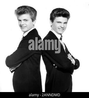 Die Everly Brothers Werbefoto des Amerikanischen rock Duo mit Phil auf der linken und Don über 1955 Stockfoto