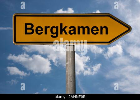 Detail Foto von einem Wegweiser mit der Aufschrift Bergkamen, Nordrhein-Westfalen, Deutschland, Europa Stockfoto