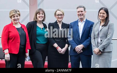 (Von links nach rechts) Emily Thornberry, Jess Phillips, Rebecca Long-Bailey, Keir Starmer und Lisa Nandy vor der Führung der Labour-Partei husting im ACC Liverpool. Stockfoto