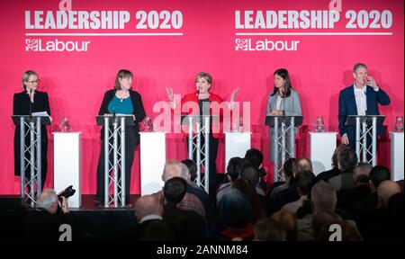 (Von links nach rechts) Rebecca Long-Bailey, Jess Phillips, Emily Thornberry, Lisa Nandy und Keir Starmer während der Führung der Labour-Partei husting im ACC Liverpool. Stockfoto