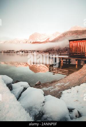 Holz- Boot Haus am Grundlsee in Österreich Stockfoto