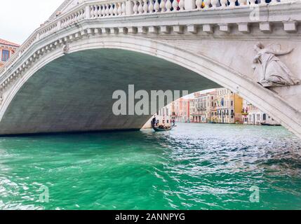 Venedig, Italien - 01.10.2018: Die unteren Teil der Rialto Brücke schließen nach oben Stockfoto