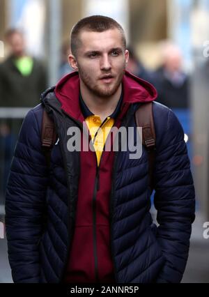 Aston Villa Indiana Vassilev kommt für die Premier League Match an der AMEX Stadion, Brighton. Stockfoto