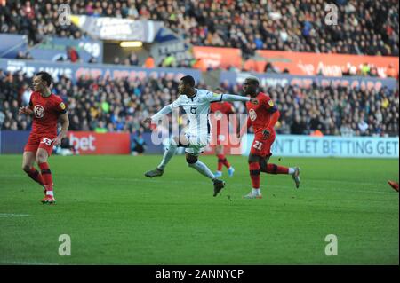 SWANSEA, WALES - 18. Januar neues Signing Rhian Brewster von Swansea City Streiks für den Ziel- und Kerben eine Ausgleichsladung Ziel für seine Seite während der Sky Bet Championship Match zwischen Swansea City und Wigan Athletic in der Liberty Stadium, Swansea am Samstag, den 18. Januar 2020. (Credit: Jeff Thomas | MI Nachrichten) das Fotografieren dürfen nur für Zeitung und/oder Zeitschrift redaktionelle Zwecke verwendet werden, eine Lizenz für die gewerbliche Nutzung Kreditkarte erforderlich: MI Nachrichten & Sport/Alamy leben Nachrichten Stockfoto