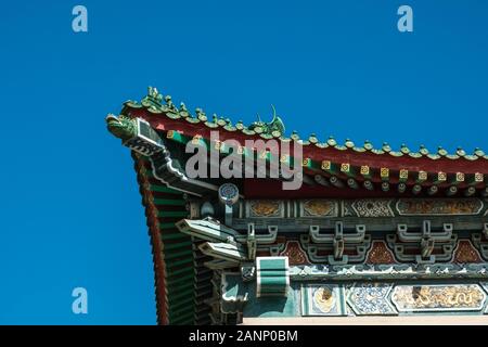 Dach detail, traditionelle chinesische Architektur im Wong Tai Sin Tempel in Hong Kong Stockfoto