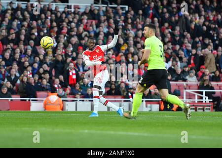 LONDON, ENGLAND - 18. JANUAR Nicolas Pepe von Arsenal schießt auf das Tor in der Premier League Spiel zwischen Arsenal und Sheffield United im Emirates Stadium, London am Samstag, den 18. Januar 2020. (Credit: Ivan Jordanov | MI Nachrichten) das Fotografieren dürfen nur für Zeitung und/oder Zeitschrift redaktionelle Zwecke verwendet werden, eine Lizenz für die gewerbliche Nutzung Kreditkarte erforderlich: MI Nachrichten & Sport/Alamy leben Nachrichten Stockfoto