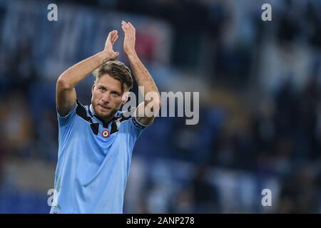 Rom, Italien. 18. Jan 2020. Ciro unbeweglich der SS Lazio begrüßt seine Anhänger am Ende der Serie ein Match zwischen Latium und Sampdoria im Stadio Olimpico, Rom, Italien Am 18. Januar 2020. Credit: Giuseppe Maffia/Alamy leben Nachrichten Stockfoto