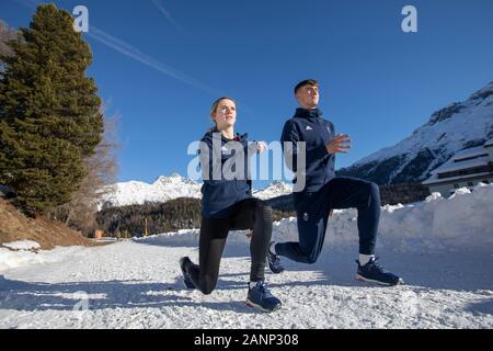 Team GB Bobfahren, William Scammell (17) mit Charlotte Longden (17) beim Monobobobb-Training bei den Jugend-Olympischen Spielen in Lausanne 2020. Stockfoto