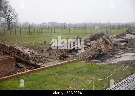 Ruinen der Gaskammer und Krematorium III in den nationalsozialistischen deutschen Konzentrationslager Auschwitz II Birkenau (Auschwitz II Birkenau Vernichtungslager) im NS-G Stockfoto