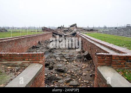 Ruinen der Gaskammer und Krematorium III in den nationalsozialistischen deutschen Konzentrationslager Auschwitz II Birkenau (Auschwitz II Birkenau Vernichtungslager) im NS-G Stockfoto