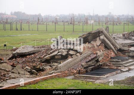 Ruinen der Gaskammer und Krematorium III in den nationalsozialistischen deutschen Konzentrationslager Auschwitz II Birkenau (Auschwitz II Birkenau Vernichtungslager) im NS-G Stockfoto