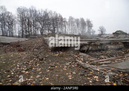 Ruinen der Gaskammer und Krematorium III in den nationalsozialistischen deutschen Konzentrationslager Auschwitz II Birkenau (Auschwitz II Birkenau Vernichtungslager) im NS-G Stockfoto