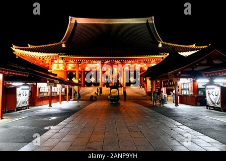 Blick auf den Sensoji-Tempel im Asakusa-Distrikt; Tokio Stockfoto