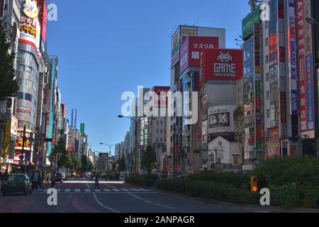 Blick auf die Straße im Bezirk Kabukicho, Tokio Stockfoto