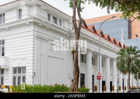 Außenansicht und Eingang zum Gebäude des College of Medicine in Singapur Stockfoto
