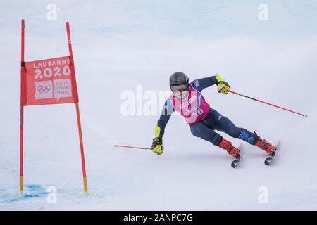 Der alpine Mannschafts-Skifahrer Jack Cunningham (17) tritt während des Herren-Giganten-Slaloms bei den Jugend-Olympischen Spielen in Lausanne 2020 am 13. Januar 2020 an Stockfoto