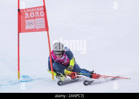 Der alpine Mannschafts-Skifahrer Jack Cunningham (17) tritt während des Herren-Giganten-Slaloms bei den Jugend-Olympischen Spielen in Lausanne 2020 am 13. Januar 2020 an Stockfoto