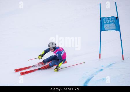 Der alpine Mannschafts-Skifahrer Jack Cunningham (17) tritt während des Herren-Giganten-Slaloms bei den Jugend-Olympischen Spielen in Lausanne 2020 am 13. Januar 2020 an Stockfoto