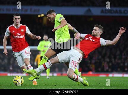 LONDON, ENGLAND - 18. JANUAR 2020: Oliver Norwood von Sheffield und Shkodran Mustafi von Arsenal dargestellt während der 2019/20 Premier League Spiel zwischen Arsenal FC und Sheffield United FC im Emirates Stadion. Stockfoto