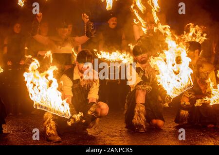 Edinburgh's Fackelzug, der Edinburgh's Hogmanay offiziell in Gang gebracht hat! Stockfoto