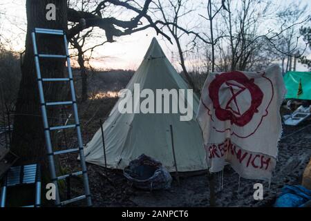 Allgemeine Ansicht eines Lagers von HS2 Demonstranten in den Colne Valley Park, in der Nähe von Uxbridge, wo die Aktivisten versuchen zu verhindern, dass Bäume als Teil des HS2-Projekt. Stockfoto