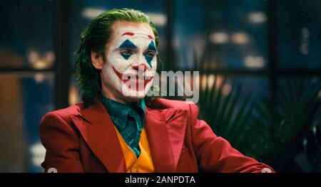 Joker (Arthur Fleck) von Joaquin Phoenix aus der Joker (2019) von Todd Phillips Regie gespielt. Drehen Film über einen Schauspieler, der wahnsinnig wird und verwandelt sich in einen Psychopathen aus. Stockfoto